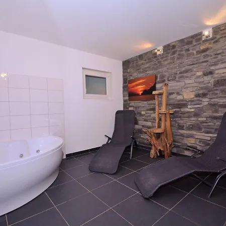 Lavish Chalet In Mauterndorf With Sauna & Jacuzzi Σαλέ *